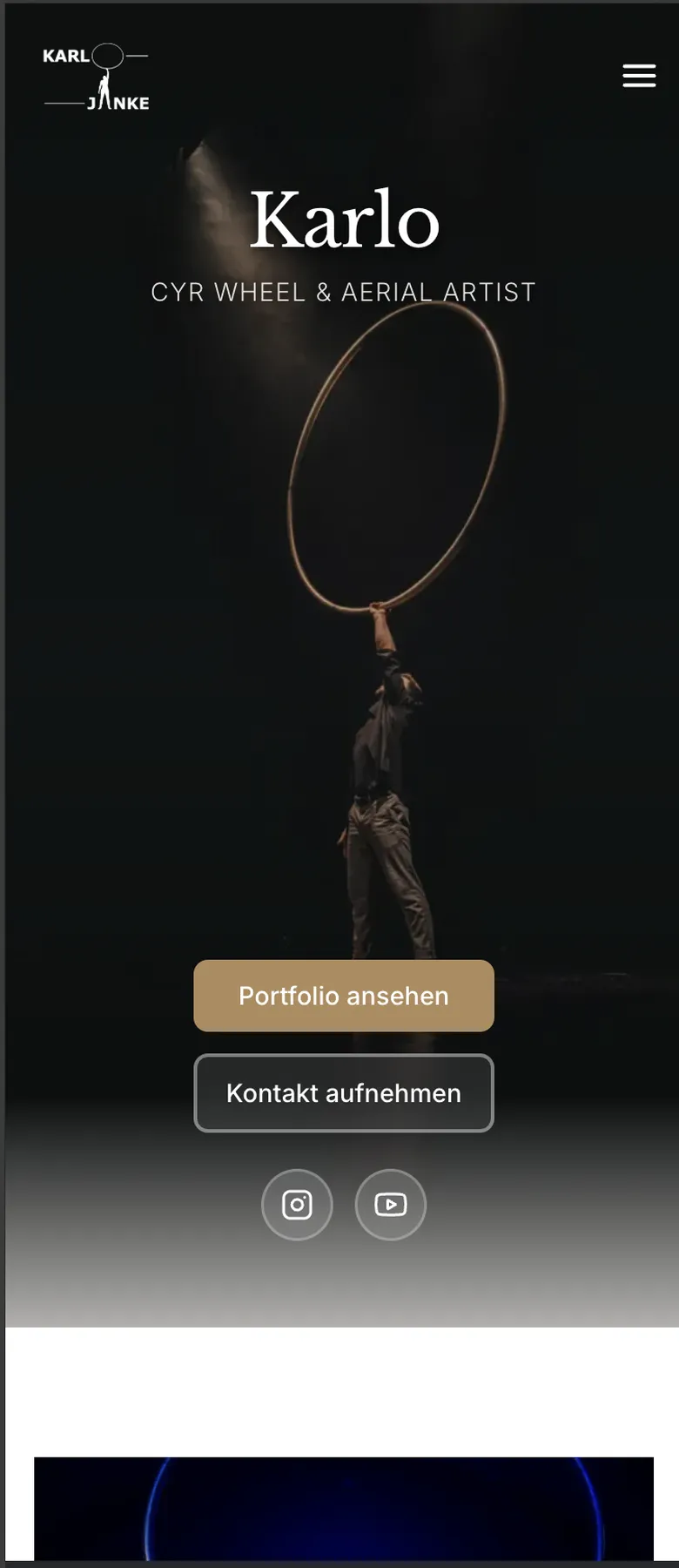 Artist Karlo auf dem Handy